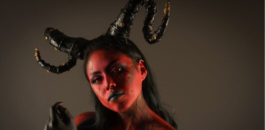 Demonios Femeninos. Supercurioso.