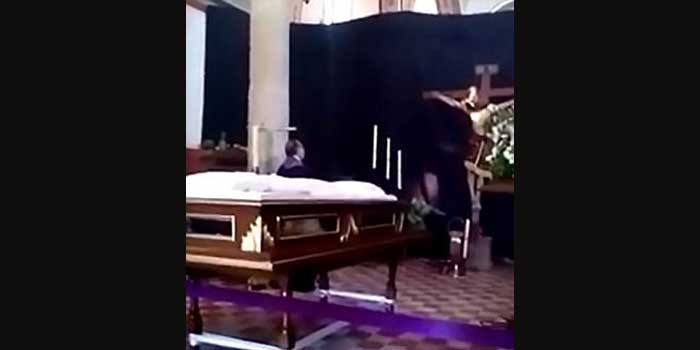 ¡Impresionante vídeo! El Cristo mexicano que ha movido la cabeza durante una misa