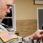 ¿Porqué la bandera de los Estados Unidos está al revés en los uniformes militares