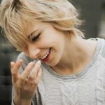 hacerse el difícil, ser fácil