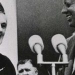 Kelsey recibiendo el premio por parte del presidente, talidomida