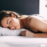 El clean sleeping, la práctica detrás de la belleza de actrices de Hollywood