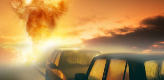 ¿Por qué en caso de bomba nuclear NUNCA deberías meterte en tu coche?