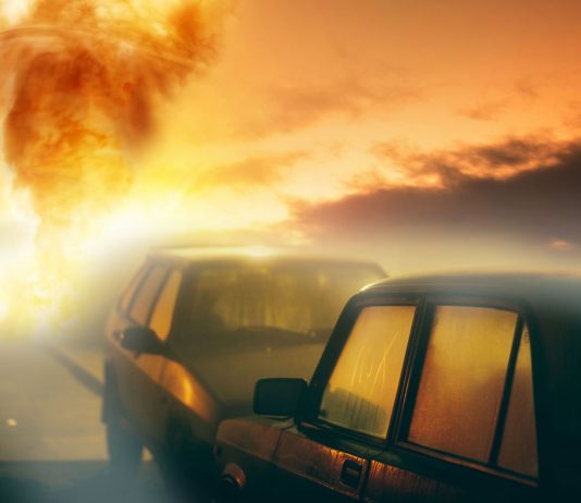¿Por qué en caso de bomba nuclear NUNCA deberías meterte en tu coche?