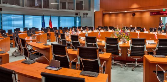 El misterio del Club Bilderberg y las teorías conspirativas que buscan revelarlo