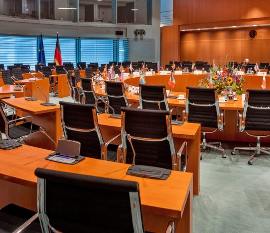 El misterio del Club Bilderberg y las locas teorías conspirativas sobre él El misterio del Club Bilderberg y las teorías conspirativas que buscan revelarlo