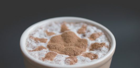 Descubre los beneficios que le trae a tu cerebro consumir café y chocolate juntos