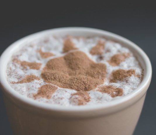 Descubre los beneficios que le trae a tu cerebro consumir café y chocolate juntos