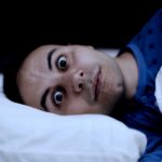 Razones por las que podrías estar despertando en medio de la noche