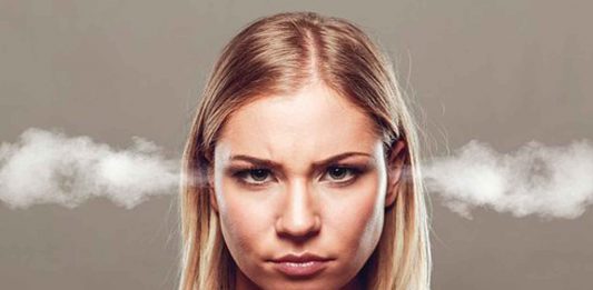 Esto es lo que MÁS IRRITA a las mujeres de la actitud de los hombres Esto es lo que MÁS IRRITA a las mujeres de la actitud de los hombres