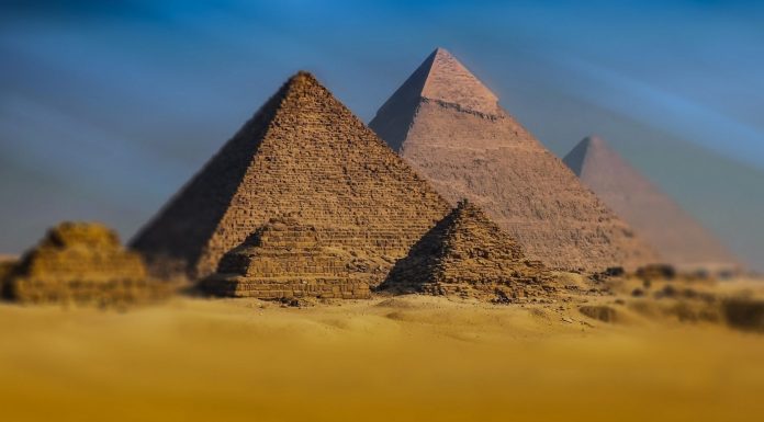 Podría haber una cámara secreta en la Gran Pirámide de Giza Investigadores dicen que si (2)