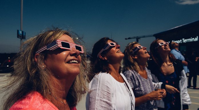 Ver un Eclipse Solar sin lentes dejarte ciego