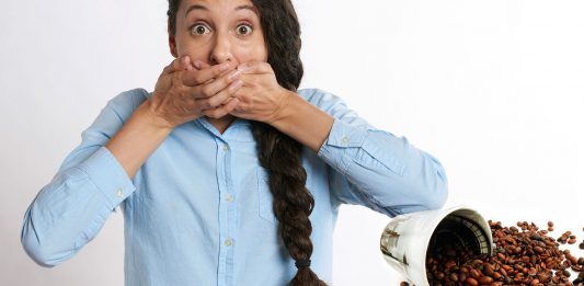 ¿Por qué el café da mal aliento?