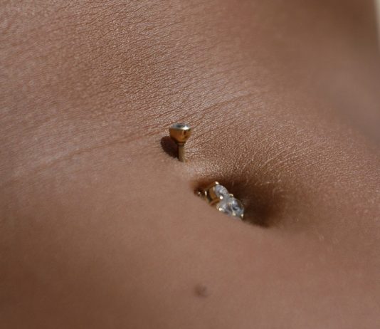 Por qué tocarte el ombligo provoca esa extraña sensación