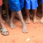 ir descalzo, zapatos que crecen, tercer mundo