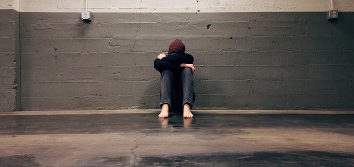 joven triste, mitos sobre el suicidio
