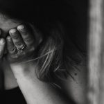 triste, deprimida, mitos sobre el suicidio