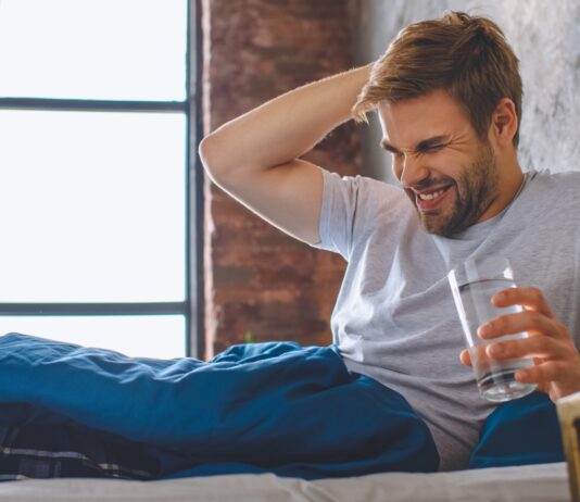 ¿Cómo curar la resaca o cruda? | Trucos, mitos y verdades Cómo curar la resaca. Supercurioso.