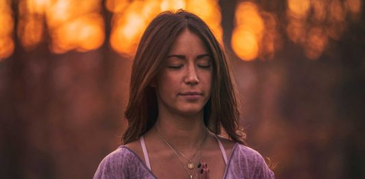 ¿Por qué la gente cierra los ojos para rezar? ¿Por qué la gente cierra los ojos para rezar?