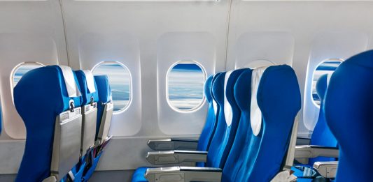 Subir las persianas de las ventanas al despegar el avión por qué