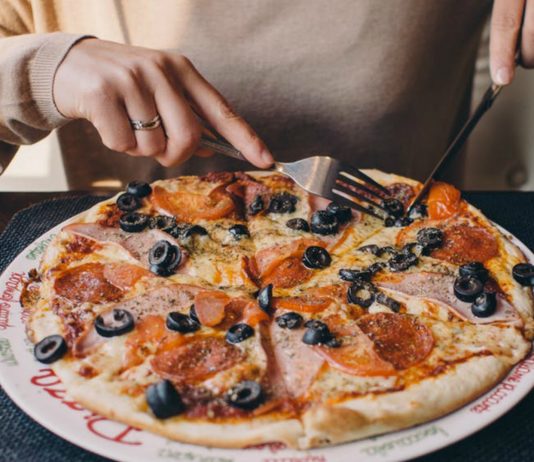¿Sueles cenar tarde? Descubre por qué no es bueno