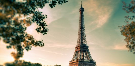 ¿Por qué es ilegal tomar fotos de la Torre Eiffel de noche?