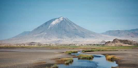 ¿Sabes cuál es el volcán más frío del mundo? ¡Su lava es negra!