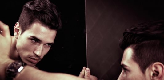 7 brutales INDICADORES de que tu pareja es un narcisista