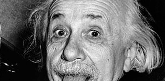 La historia detrás de la famosa foto de Einstein sacando la lengua