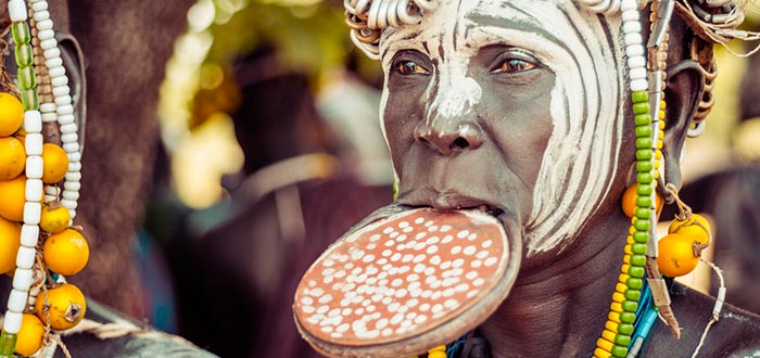 Curiosidades de África, Etiopía, mujeres del plato en el labio, Mursi