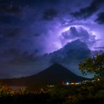 relámpago volcánico