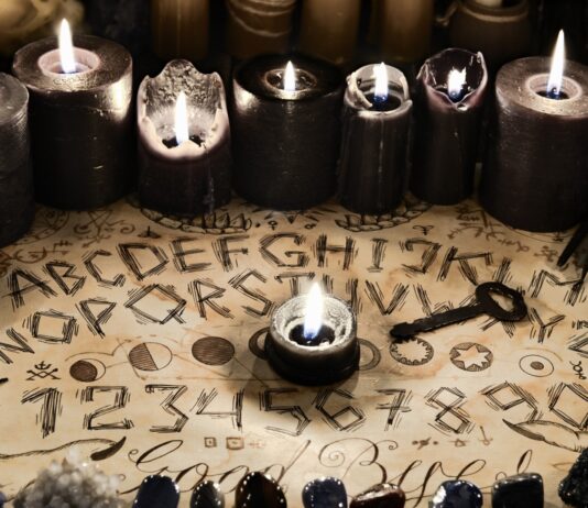 Zozo el demonio de la tabla ouija | La historia de esta entidad maligna Zozo el demonio de la tabla ouija