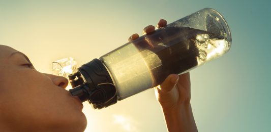 agua no tiene sabor