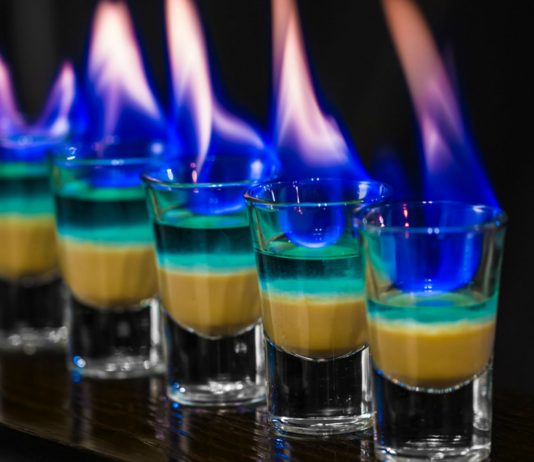 Las 10 bebidas con más alcohol del mundo | ¡No aptas para principiantes! Las 10 bebidas con más alcohol del mundo | ¡No aptas para principiantes!