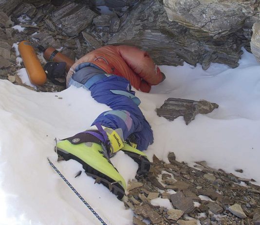 Botas verdes, la macabra historia del cadáver de un escalador del Everest
