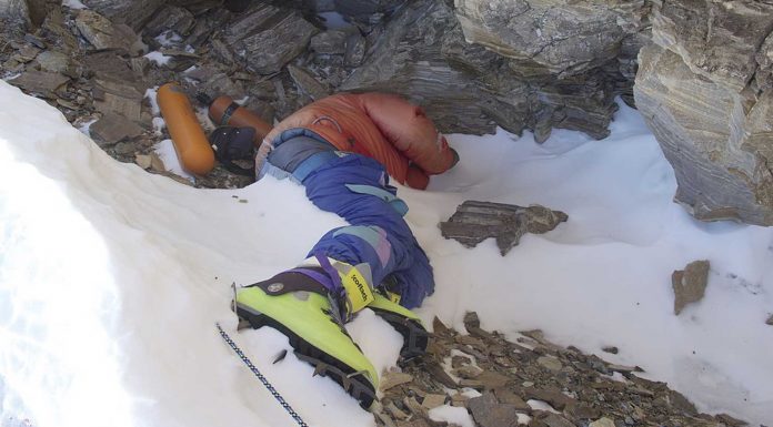 Botas verdes, la macabra historia del cadáver de un escalador del Everest