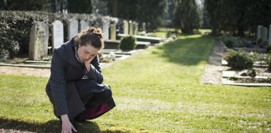 Cómo dar el pésame | 4 consejos para dar apoyo tras una muerte