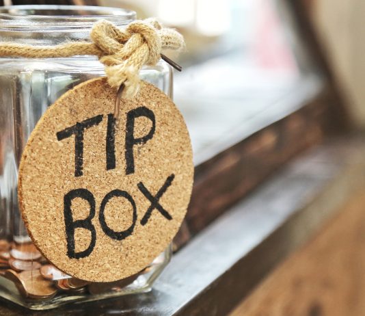 Dar propina. ¿Por qué se hace? | El curioso origen de esta costumbre Dar propina
