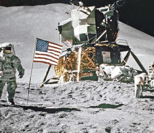 ¿Por qué no hay estrellas en las imágenes del alunizaje?