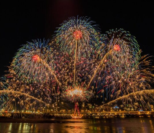 Qué son los fuegos artificiales