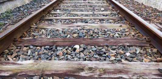 Piedras en las vías del tren | ¿Sabes por qué? ¡Te lo contamos! Piedras en las vías del tren | ¿Sabes por qué? ¡Te lo contamos!