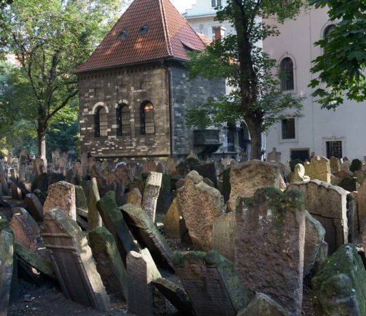 El Cementerio Judío de Praga | 10 curiosidades del cementerio más bello Cementerio Judío de Praga