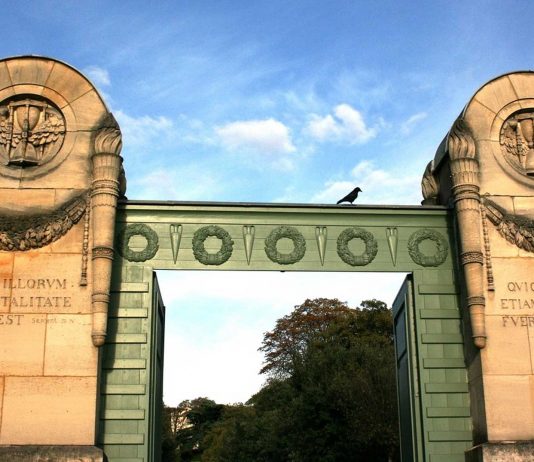 20 Curiosidades del cementerio del Père Lachaise de París | Escalofriante 20 Curiosidades del cementerio del Père Lachaise de París | Escalofriante