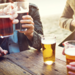 Cerveza, amigos.