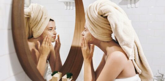 Conoce las peligrosas consecuencias del dormir maquillada 1