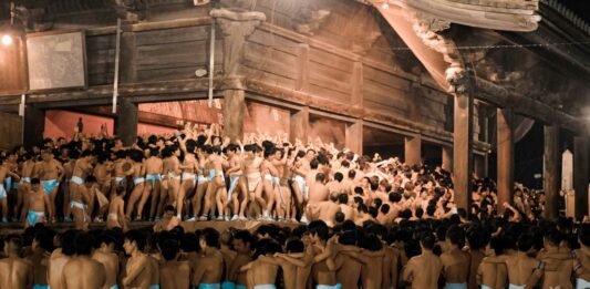 Saidaiji Eyo | La tradición para ser el más afortunado de Japón Saidaiji Eyo | La tradición para ser el más afortunado de Japón