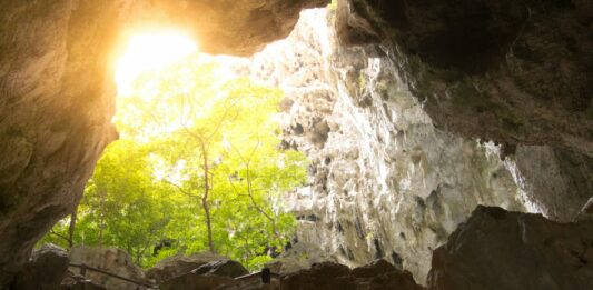 El Mito de la Caverna de Platón | Las Sombras de la Realidad