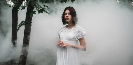 La escalofriante maldición de Carmen Winstead | Venganza tras la muerte