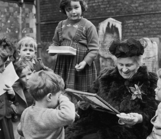 Maria Montessori | Precursora de una nueva forma de educar Maria Montessori _ Mujer, pedagoga y pensadora