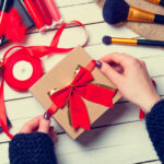 ¿Pensando en regalar maquillaje a tu novia? Esto es lo que debes saber